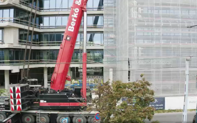 A 400 ton mobile crane was brought to action